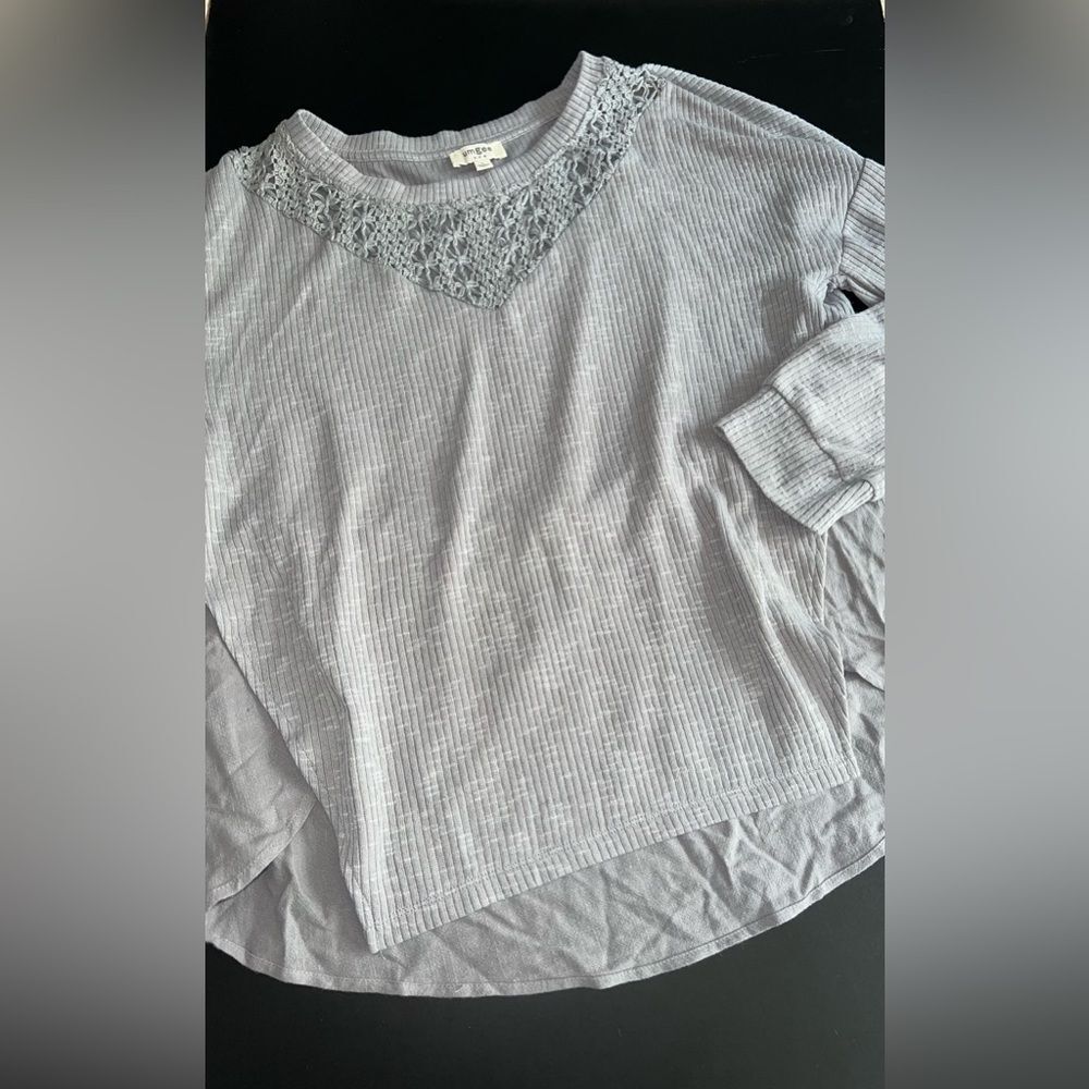 Umgee Gray Linen blend Crochet neck Top Size Large EUC